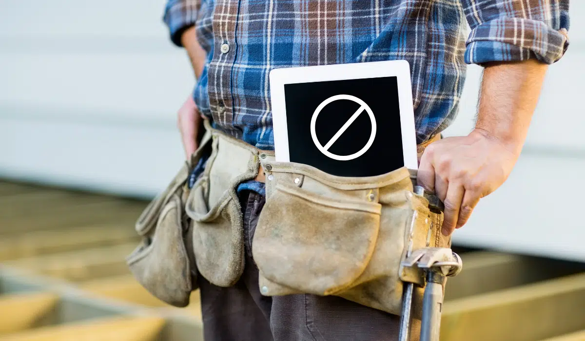 Image of construction worker for a blog about why construction management software solutions don't work.